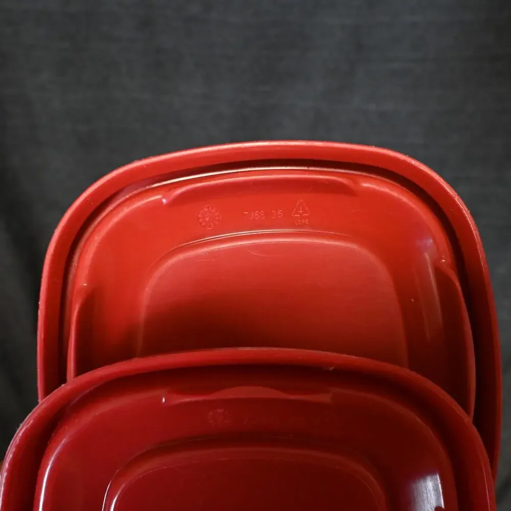 Lot of 7 Rubbermaid 7J58 Replacement Lids Red